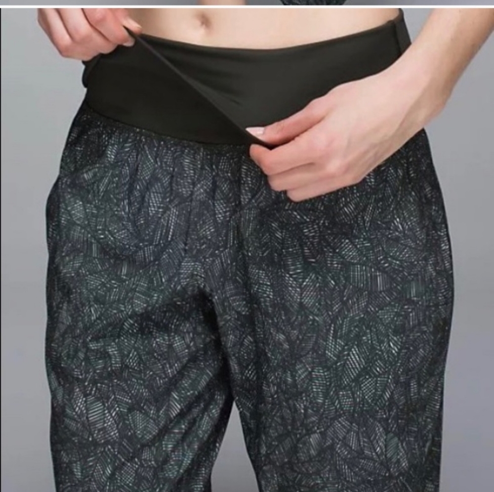 Size 8 Rare lululemon maternity Green Light weight pants